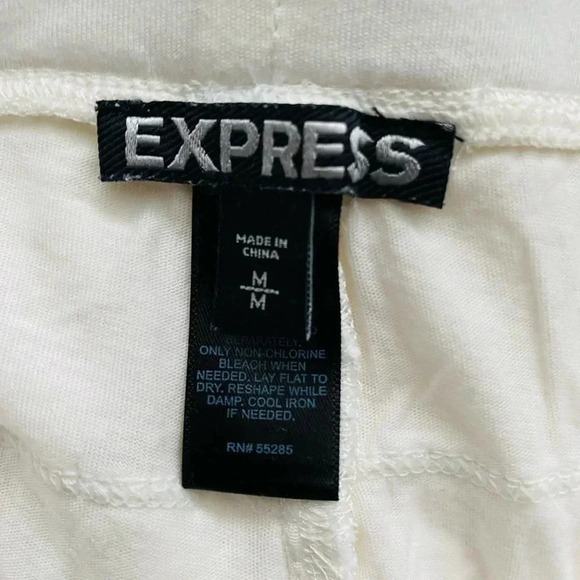 EXPRESS | Ivory Scalloped Crocheted Tiered Shorts Size M - Picture 6 of 7